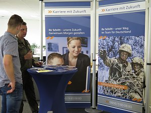 Tag der Uniformen im BIZ