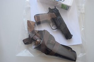 Waffen, Masken und Beutegut