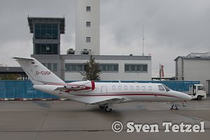 Auf dem Flughafen unterwegs