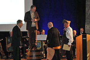 Ministerpr&auml;sident bekam Schl&auml;ge