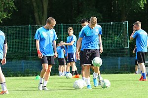 Trainingsauftakt des Oberliga-Kaders im AKS