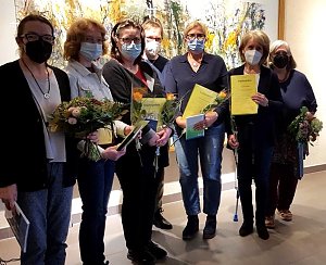 F&uuml;nf engagierte Frauen haben ihr Zertifikat zur Hospitzbegleiterin erhalten