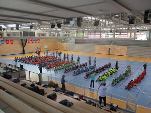 200 Sch&uuml;ler zum Turnier im Zweifelderball