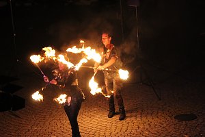 Atemberaubendes Feuerspektakel auf dem T&ouml;pfermarkt in Bad Langensalza 