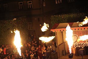 Atemberaubendes Feuerspektakel auf dem T&ouml;pfermarkt in Bad Langensalza 