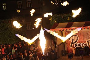 Atemberaubendes Feuerspektakel auf dem T&ouml;pfermarkt in Bad Langensalza 