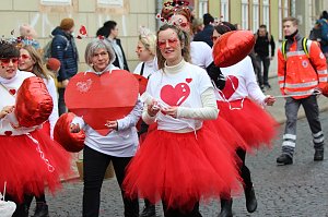 Fr&ouml;hlichbunter Karnevalsumzug in und um Bad Langensalza