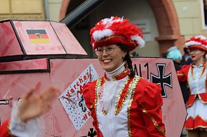 Fr&ouml;hlichbunter Karnevalsumzug in und um Bad Langensalza