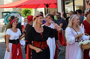 Fr&ouml;hliche Stimmung beim 210 Brunnenfest in Bad Langensalza