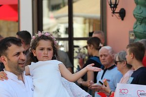 Fr&ouml;hliche Stimmung beim 210 Brunnenfest in Bad Langensalza