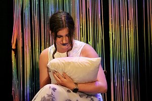 Theatergruppe des Salza-Gymnasiums feierte umjubelte Premiere mit ihren St&uuml;ck Alice im ANDERLAND, frei nach Lewis Carrol.