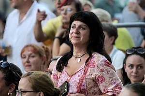 Begeisterte Zuschauerinnen und Zuschauer beim "ABBA Dream Tribute" Konzert in Bad Langensalza