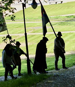 500 Jahre nach dem Bauernkrieg stellen 30 Darsteller in historischen Gew&auml;ndern den M&uuml;ntzer-Zug nach und machen Station in Ebeleben