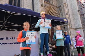 Sieger des Laufes auf einem Podest