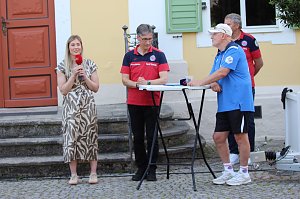 Fans und Cheftrainer des Th&uuml;ringer HC Herbert M&uuml;ller verabschieden neun Spitzenhandballerinnen in Bad Langensalza