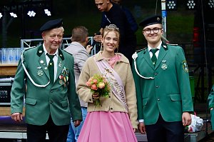 Fest mit Bieranstich, Spielmannszug und Sch&uuml;tzenverein