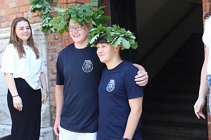 Eichenkranzes mit 69 Abiturienten
