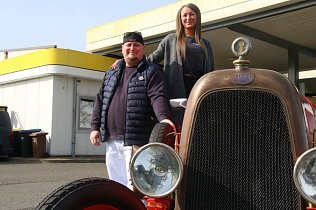 Bild: Mehr als Kaffee und Kraftstoff: Phillip Gerlach und Luzie Lorenz wollen aus der AGIP Tankstelle mehr machen