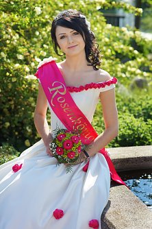 Die frisch gek&uuml;rte 9. Rosenk&ouml;nigin Julia Ehrlich. (Foto: Kurgesellschaft Bad Langensalza)