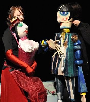 Puppen tanzen lassen (Foto: Matthias Bormann)