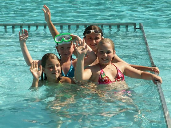 Schwimmbad Großfurra (Foto: Archiv Patrick Dunst) Schwimmbad Großfurra (Foto: Archiv Patrick Dunst)