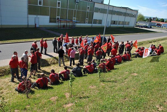 Frühstück vor dem Werktor (Foto: IG Metall) Frühstück vor dem Werktor (Foto: IG Metall)