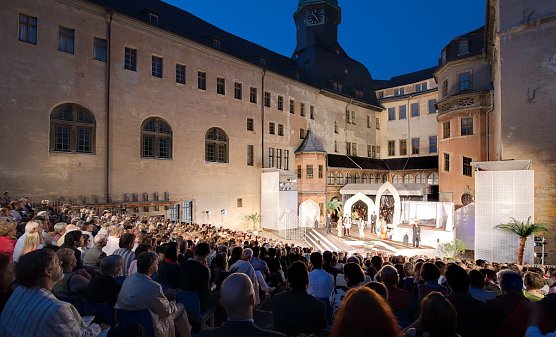 Blick auf die B&uuml;hne im Sondersh&auml;user Schlosshof (Foto: T. Sieland)