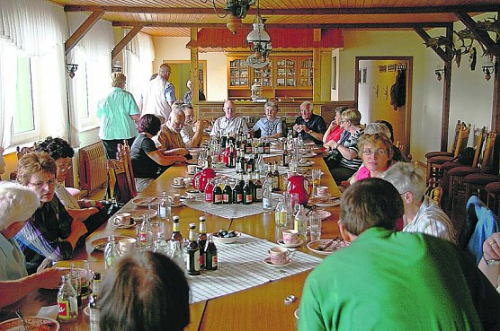 Rast in der Agragenossenschaft (Foto: Ilka Kühn) Rast in der Agragenossenschaft (Foto: Ilka Kühn)