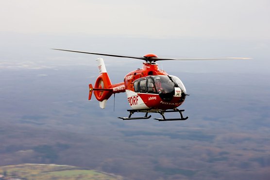 EC 135 im Flug (Foto: DRF)