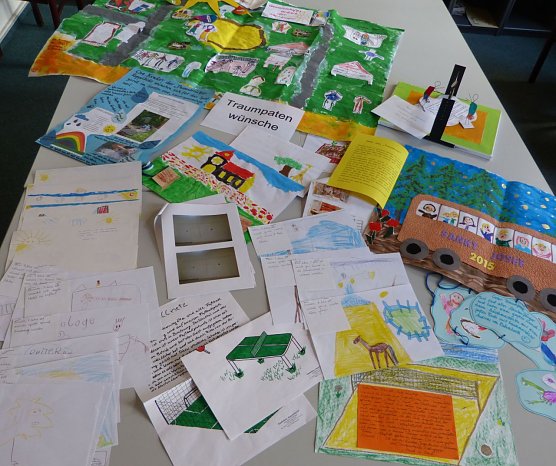 Ein &Uuml;berblick &uuml;ber die zahlreichen Einsendungen zum Wiederauftakt der Traumpatenaktion. (Foto: Foto: Landratsamt)