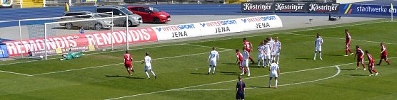 Das war knapp - Hauswalds Freisto&szlig; zischt knapp am Jenaer Tor vorbei. (Foto: nnz)