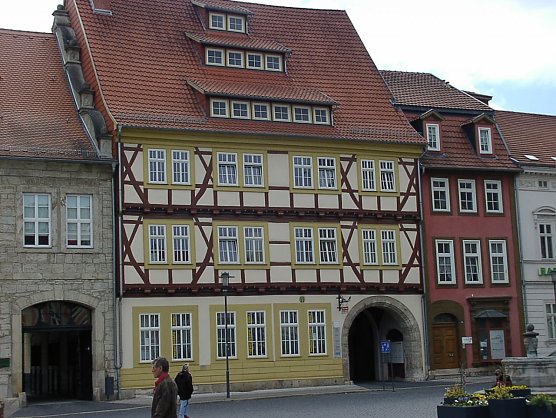 Auch dieses Fachwerkhaus am Untermarkt ist ein Hingucker.  (Foto: Foto: Mix)
