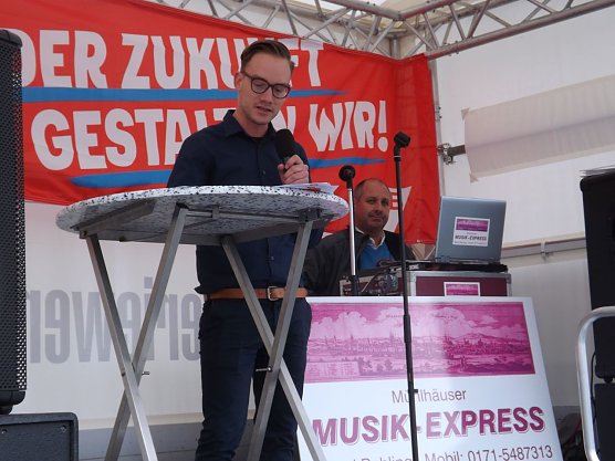 Alexander Scharf von der IG Metall bei seinen Grußworten. (Foto: Foto: Mix) Alexander Scharf von der IG Metall bei seinen Grußworten. (Foto: Foto: Mix)