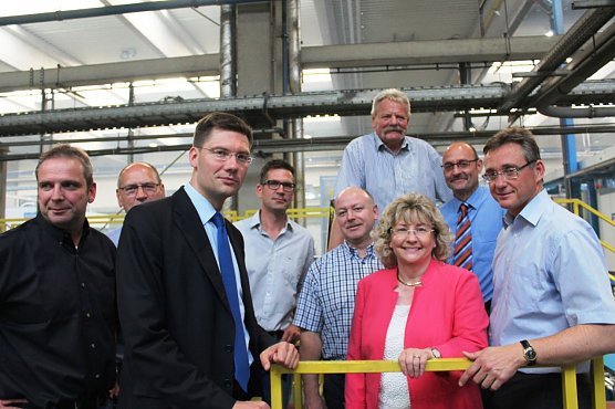 Zum ersten Unternehmerstammtisch des Jahres 2015 hatte Annette Lehmann gemeinsam mit dem Gesch&auml;ftsf&uuml;hrer Dr. Claus-Michael Honsel in das Unternehmen Borbet Th&uuml;ringen eingeladen.  (Foto: Foto: rv)