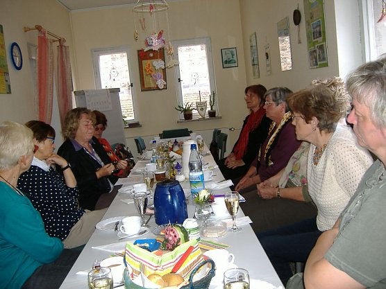 Die Landtagsabgeordnete Elke Holzapfel (3. v. l.) war zu Gast beim Frauenring. (Foto: Foto: privat)