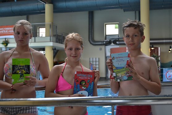 Ann-Sophie Winkler, Jessica Glaser und Leon Schneller waren beim Lesespass dabei. (Foto: Foto: Stadtverwaltung)