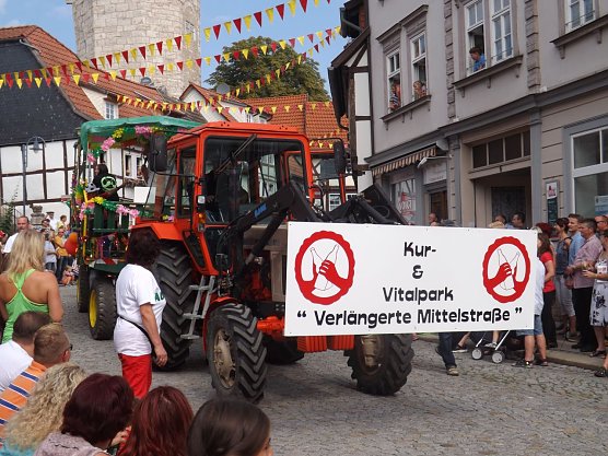 Die Kirmesgemeinde Mittelstraße macht auf den neuen Standort aufmerksam. (Foto: Foto: Mix) Die Kirmesgemeinde Mittelstraße macht auf den neuen Standort aufmerksam. (Foto: Foto: Mix)