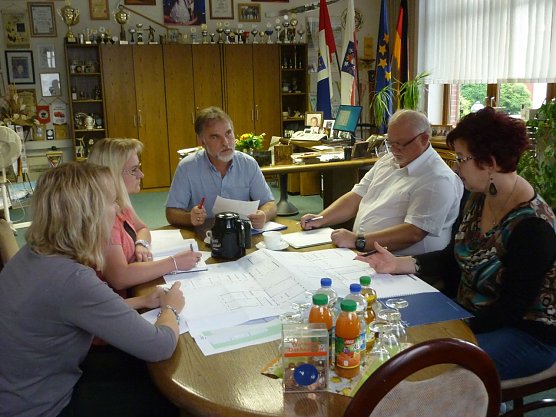 Die t&auml;gliche Lage hinsichtlich der Unterbringung und Integration der Asylbewerber wird gemeinsam im Landratsamt er&ouml;rtert. (Foto: Foto: Landratsamt)