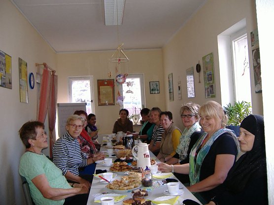 Eine gelungene Gespr&auml;chsrunde bei Kaffee und Kuchen.  (Foto: Foto: privat)