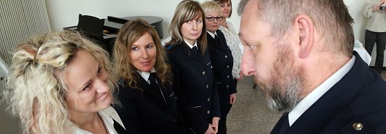 Jeanette Heinemann wurde zur Polizeihauptmeisterin befördert (Foto: nnz) Jeanette Heinemann wurde zur Polizeihauptmeisterin befördert (Foto: nnz)