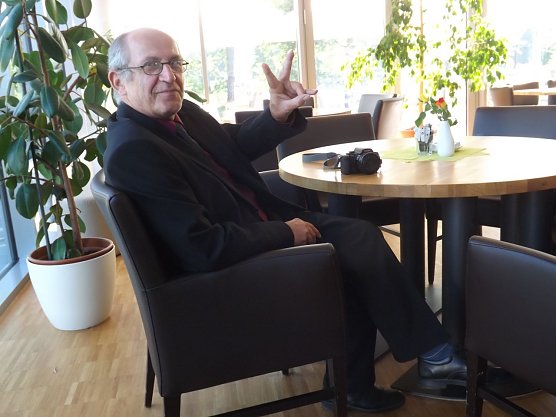 Nach der Fertigstellung seines Buches kann Reimund Schulze stolz darauf sein, sein ehrgeiziges Ziel erreicht zu haben. (Foto: Foto: Mix)