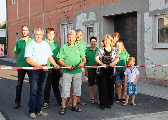 Stra&szlig;enbau gegl&uuml;ckt - in Bollstedt fanden sich viele Helfer (Foto: Annette Lehmann)