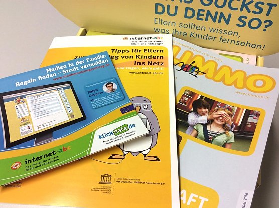 Mediennutzungsvertrag zwischen Eltern und Kindern (Foto: TLM)