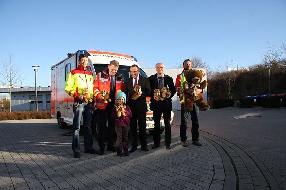 Teddys f&uuml;r Kinder in Notlagen - Teddy Stiftung &uuml;bergibt kuschelige Helfer an Th&uuml;ringer DRK (Foto: Deutsches Rotes Kreuz)