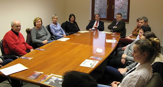 F&ouml;rdermittel &uuml;berreicht (Foto: Pressestelle UHK)