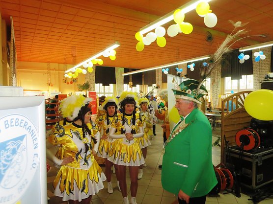 Sondershausen lud Thüringer Narren ein (Foto: Sondershäuser Narren) Sondershausen lud Thüringer Narren ein (Foto: Sondershäuser Narren)