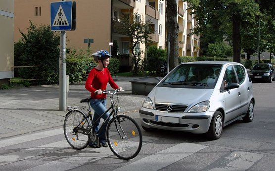 Absteigen und schieben (Foto: ADAC e.V. M. Beutel)