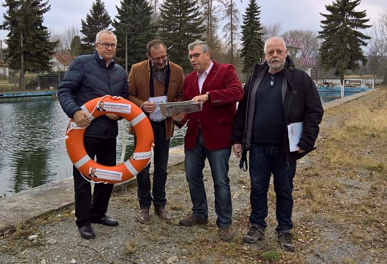 Rettungsring &uuml;bergeben (Foto: privat)