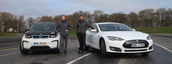 Alles elektrisch - Daniel Krieg und Eric Benkenstein von der Firma Intrasol organisieren den 1. Mitteldeutschen Tag der Elektromobilit&auml;t (Foto: Angelo Glashagel)