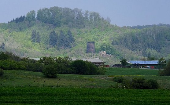 Blick auf die Ebersburg bei Herrmannsacker (Foto: Peter Blei)